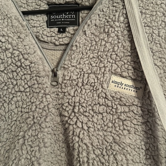 Simply Southern Pullover Preppy Sherpa Gray Hooded Pull over Large - Picture 3 of 9